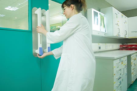 ‘Smart door handle’ sanitises hands 