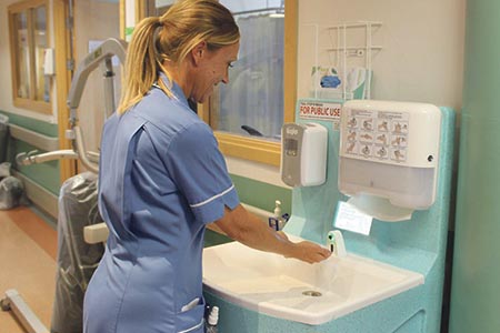 Maintaining hand hygiene without mains supply 
