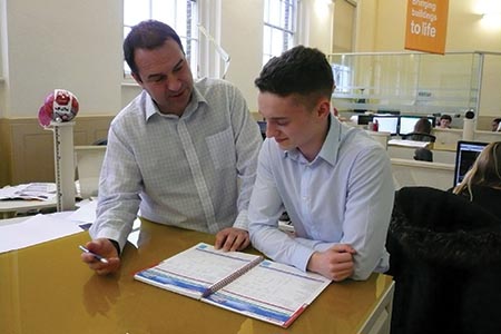 Agreement on the need for a national apprenticeship