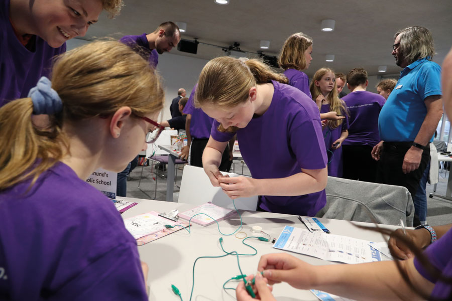 Young engineers impress with vision and teamwork