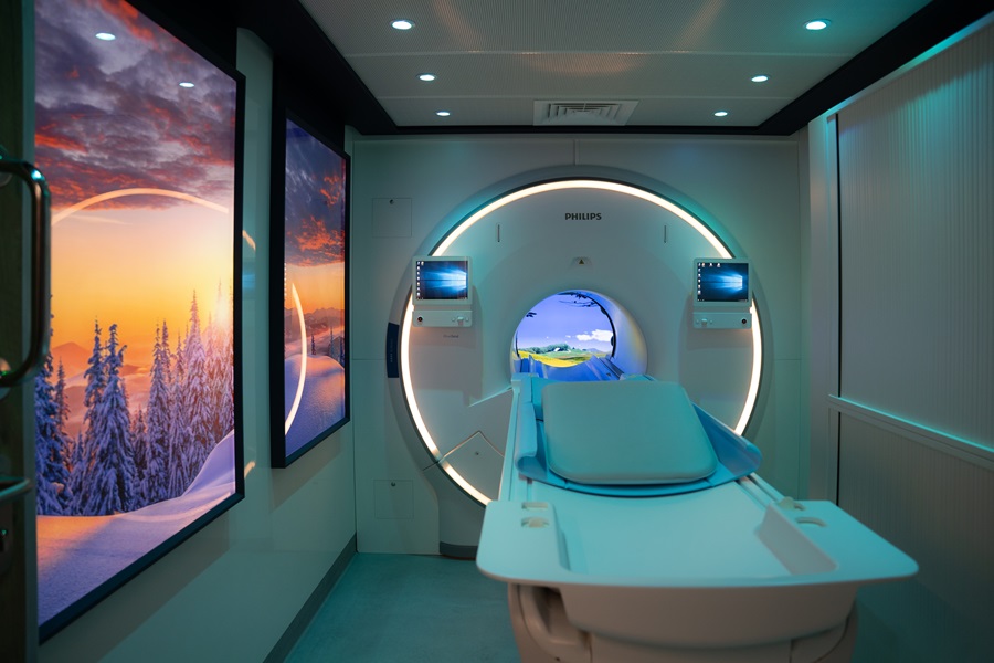 Philips showcases ‘UK’s first virtually helium-free’ MRI truck at congress