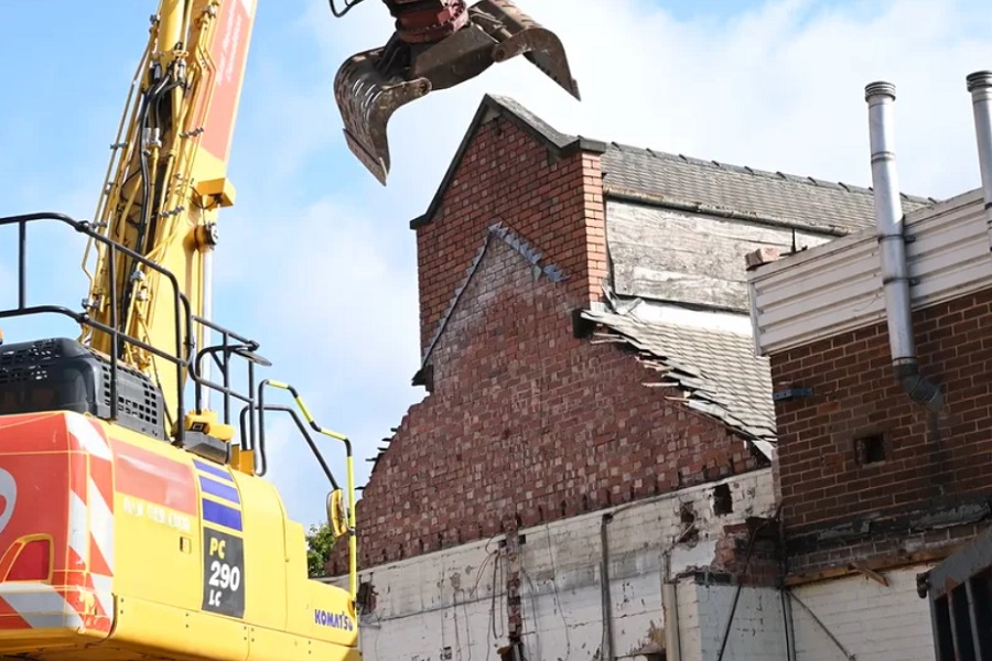 Demolition of former Victoria Hospital makes way for new Mansfield CDC 